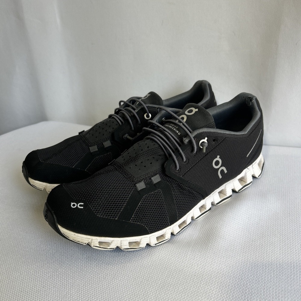 On Cloud 5 Sneakers Womens 10 Swiss Engineering  Running Gym Shoes Black Read **